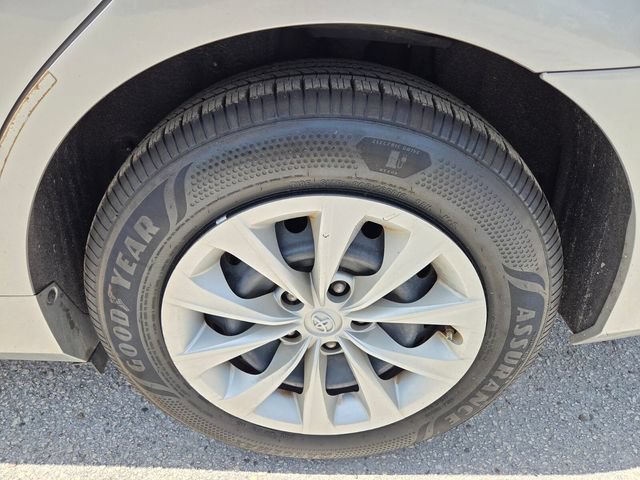 Used 2016 Toyota Camry LE FWD image 18