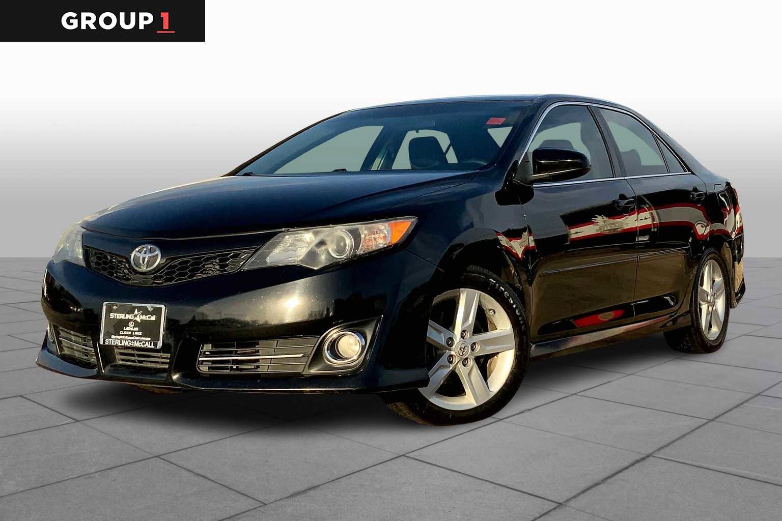 Used 2014 Toyota Camry SE FWD image 1