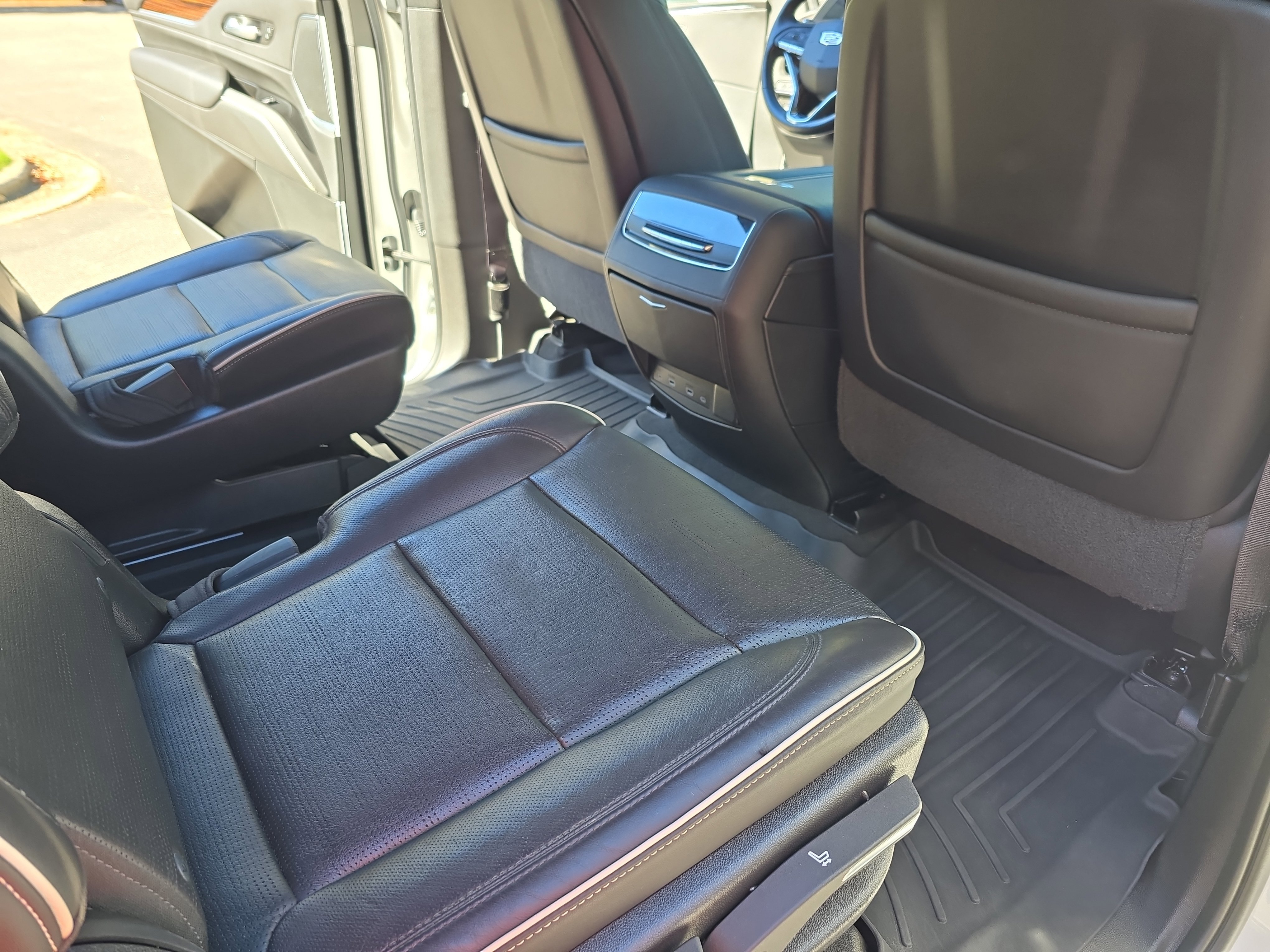 Used 2021 Cadillac Escalade ESV Premium Luxury image 11