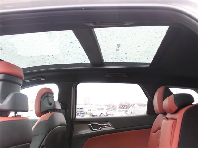 New 2025 Kia Sportage SX image 11