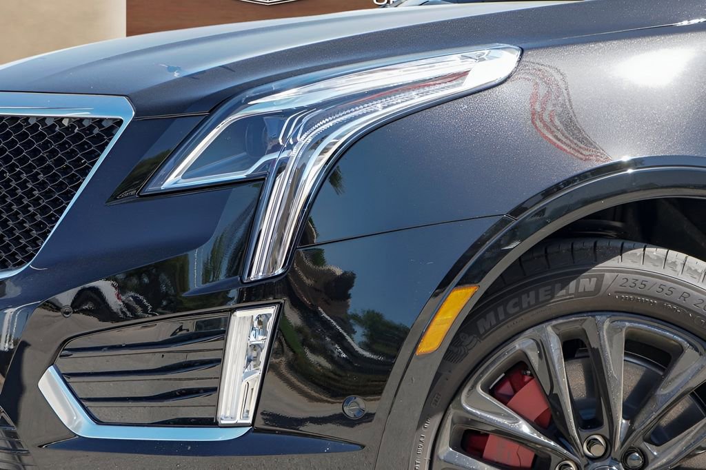 New 2026 Cadillac XT5 Sportv w/ LPO, Onyx Lite Package image 3