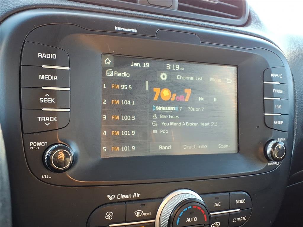 Used 2019 Kia Soul + image 11