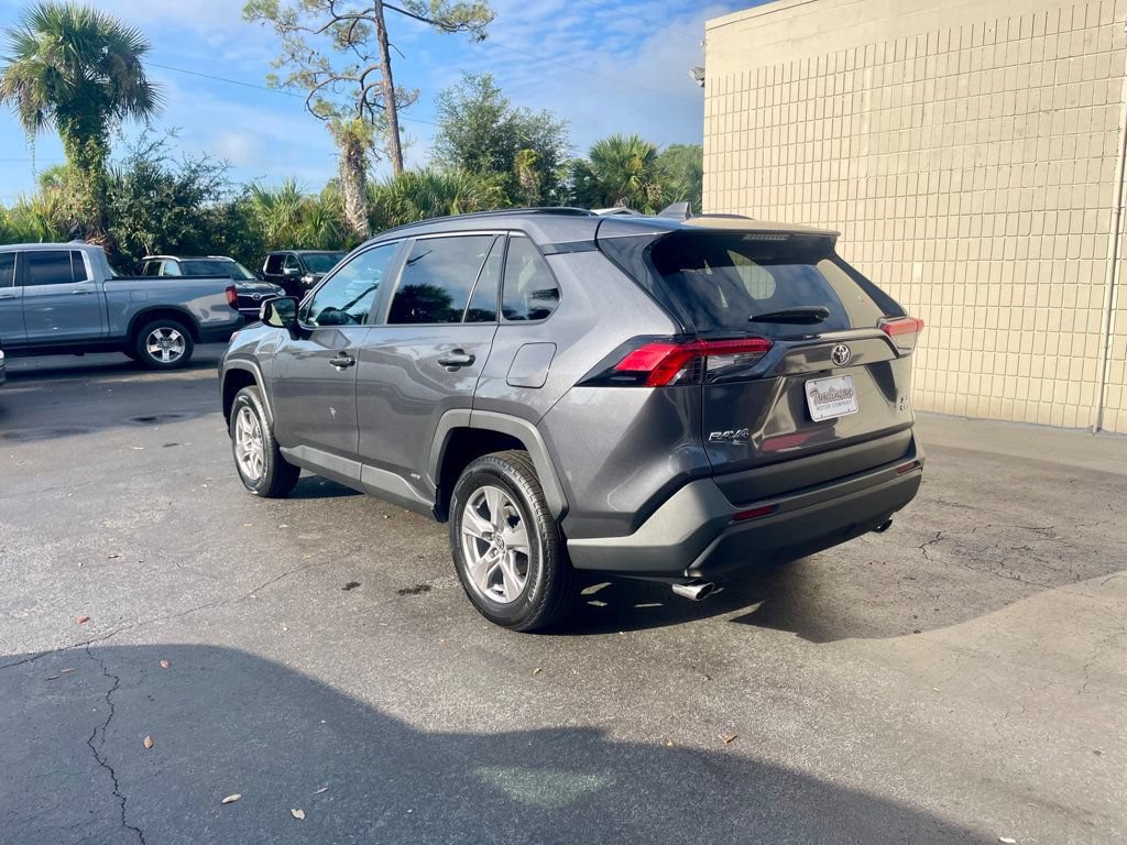 Used 2025 Toyota RAV4 XLE AWD/4WD image 2