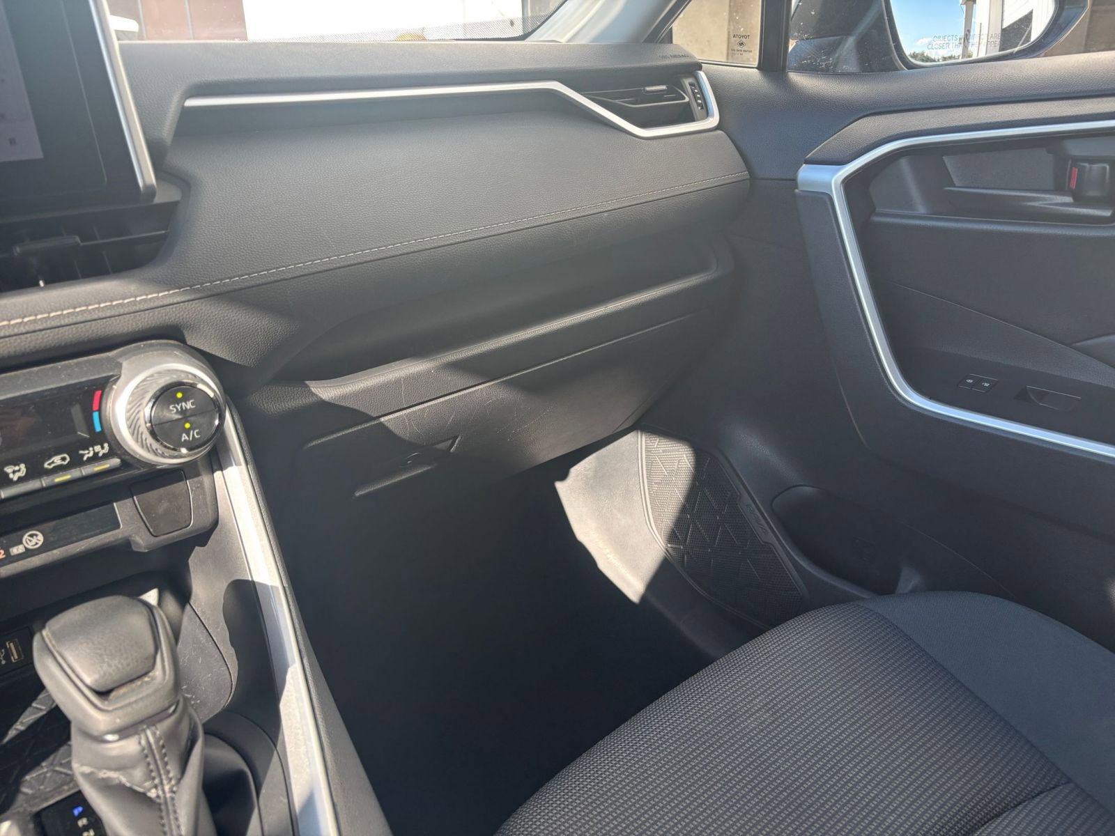 Used 2025 Toyota RAV4 LE image 34