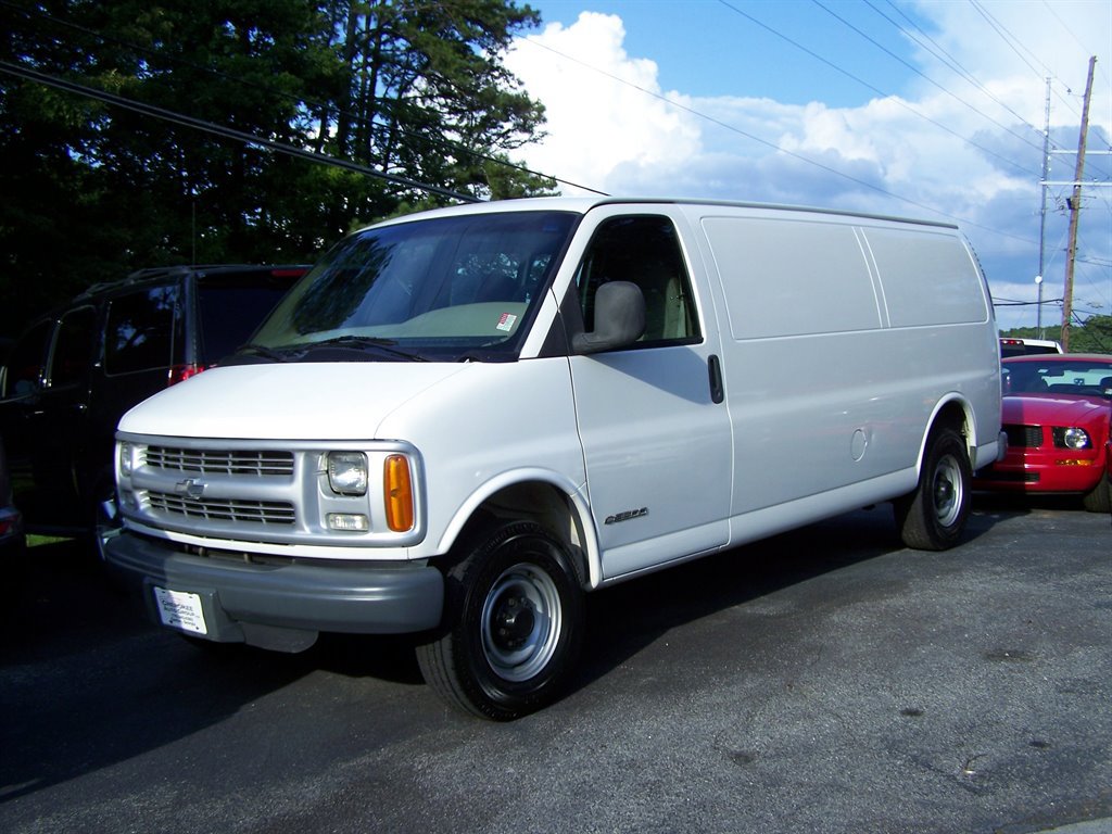 Used 2002 Chevrolet Express 3500 Extended RWD image 1