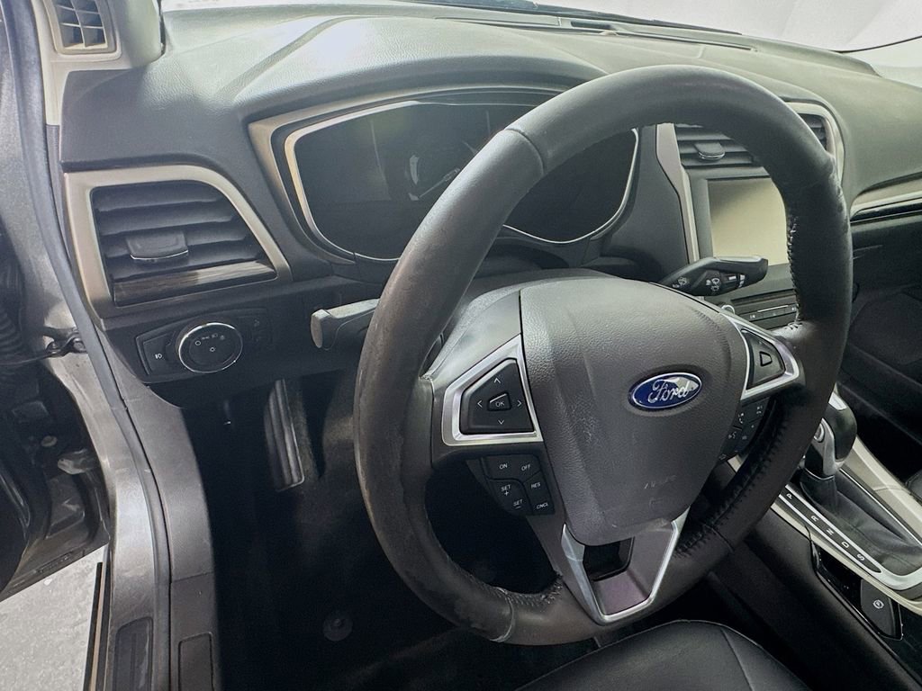 Used 2016 Ford Fusion SE w/ Equipment Group 202A FWD image 11