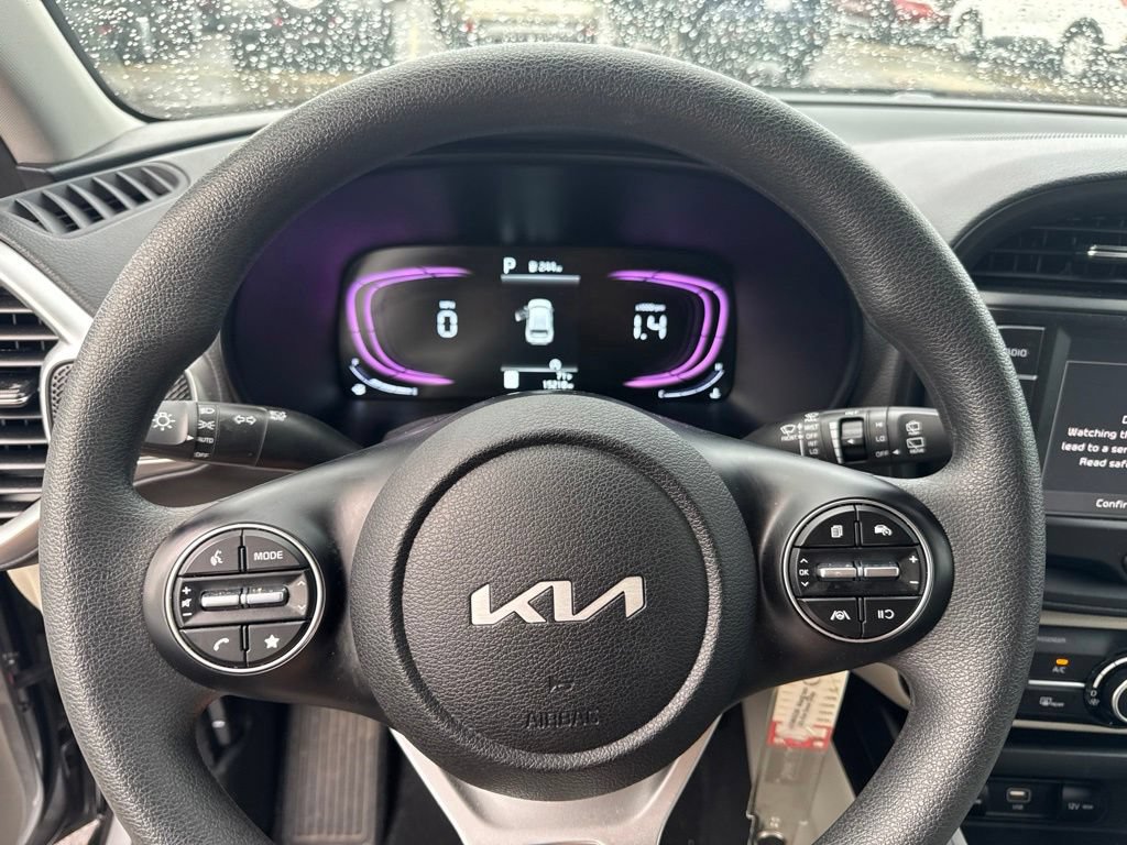 Used 2025 Kia Soul LX w/ LX Technology Package FWD image 6