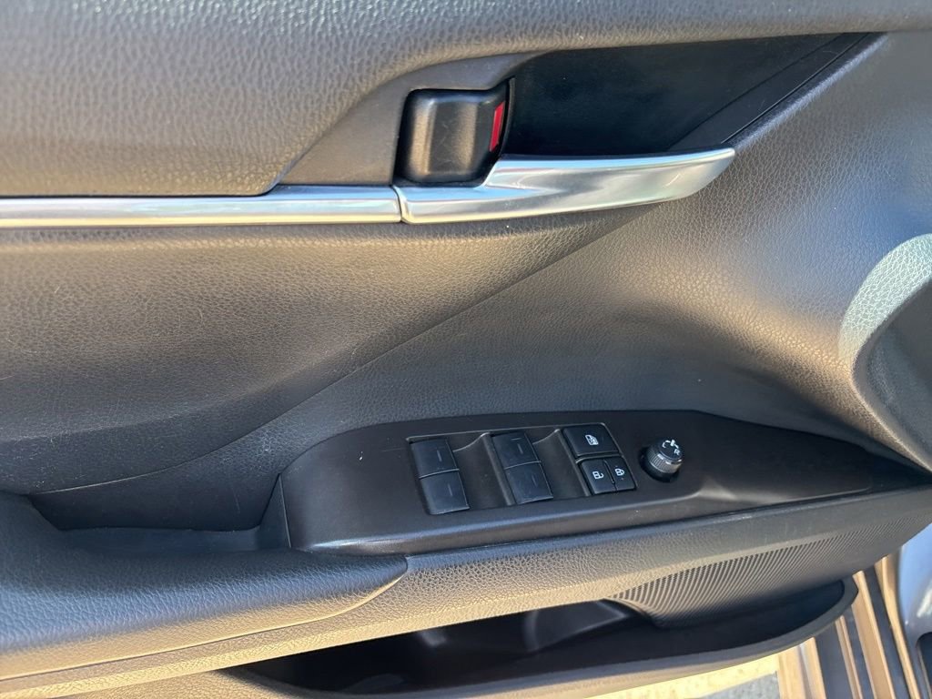 Used 2024 Toyota Camry SE FWD image 11