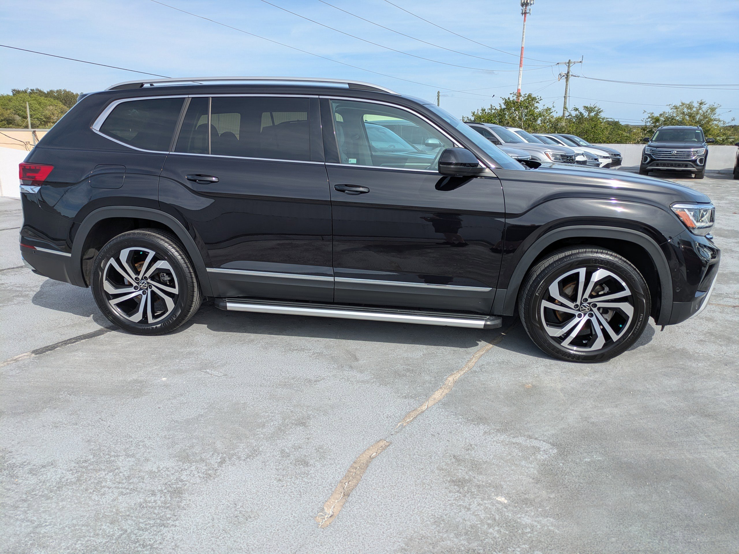 Used 2021 Volkswagen Atlas SEL Premium AWD/4WD image 3
