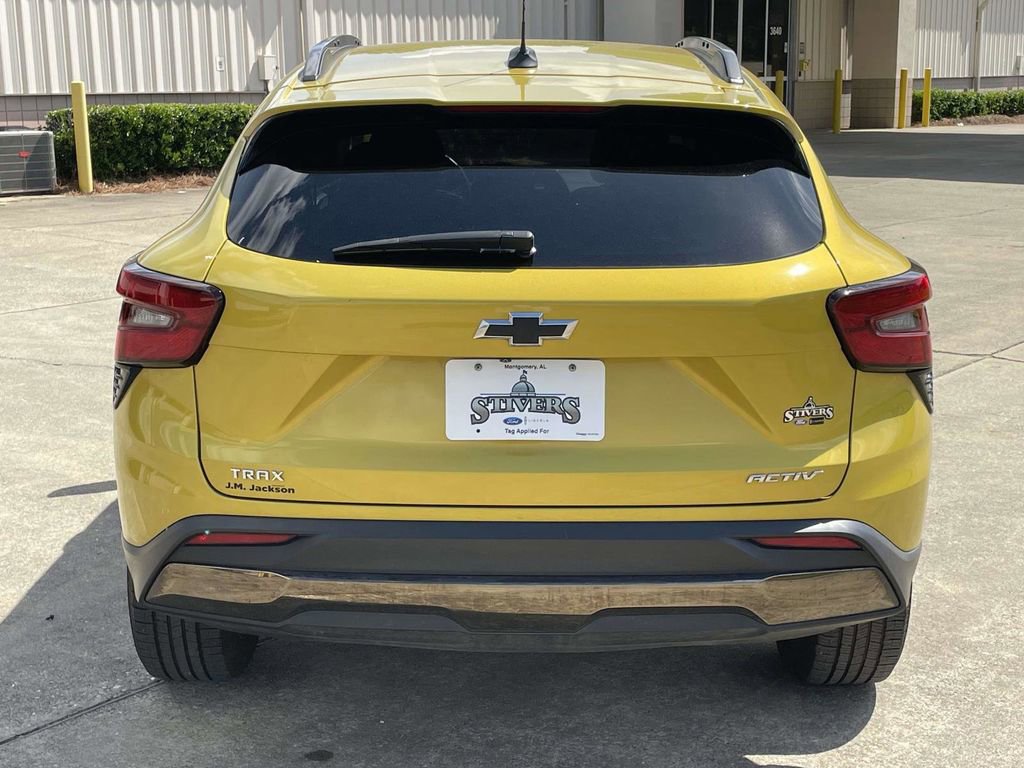 Used 2024 Chevrolet Trax ACTIV w/ Sunroof Package FWD image 4