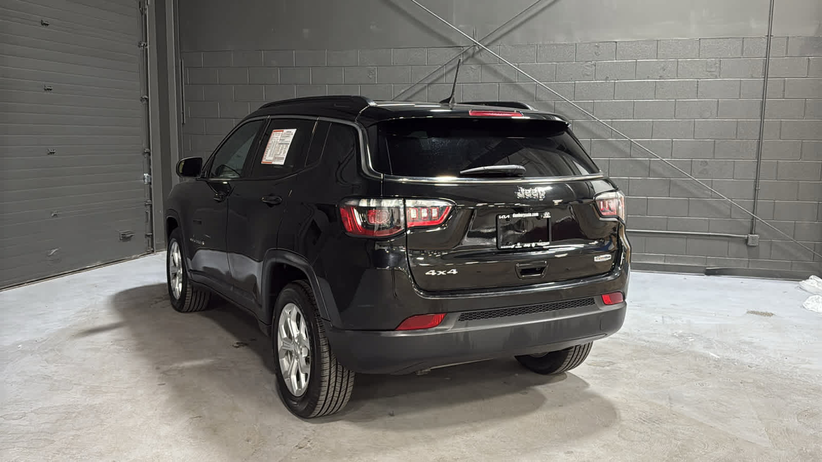 Certified 2024 Jeep Compass Latitude AWD/4WD image 7