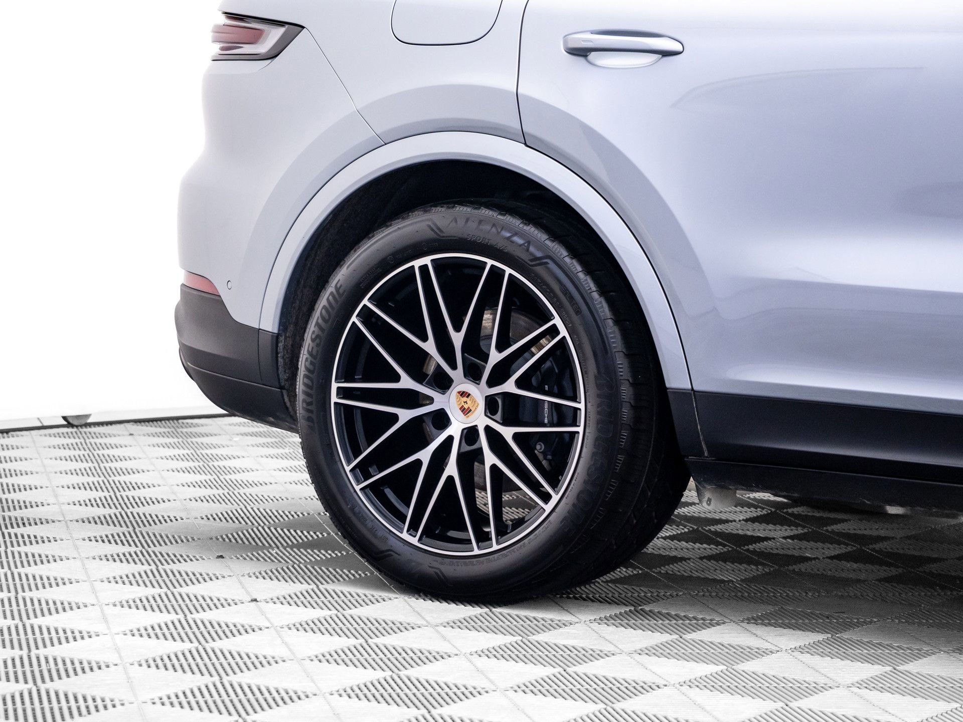 Certified 2025 Porsche Cayenne Coupe AWD/4WD image 37