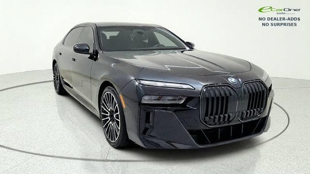 Used 2025 BMW i7 xDrive60 w/ Executive Package RWD image 2