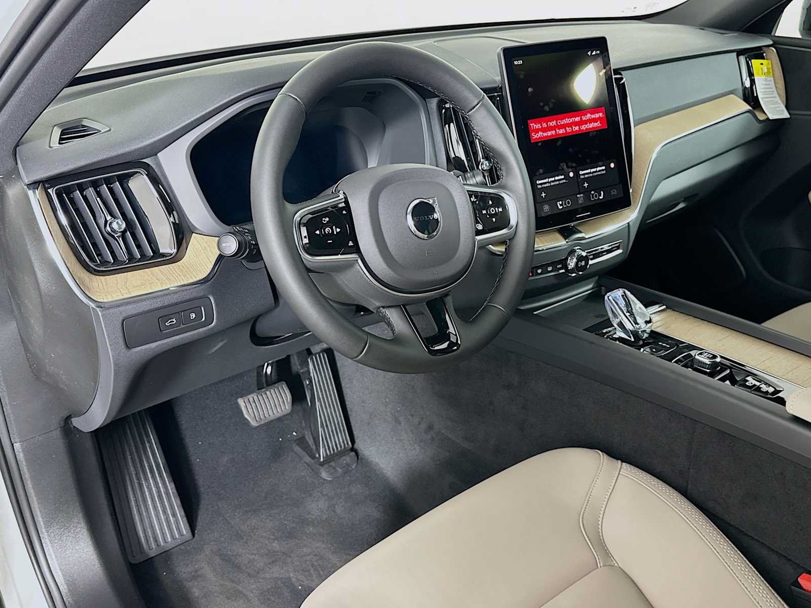 New 2026 Volvo XC60 T8 Plus w/ Climate Package PRO AWD/4WD image 9