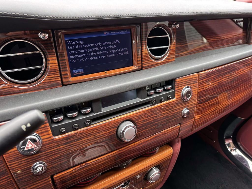 Used 2010 Rolls-Royce Phantom Drophead Coupe image 23