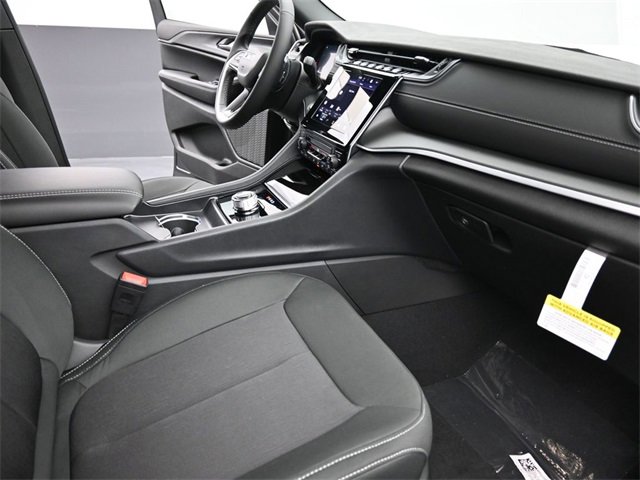 New 2025 Jeep Grand Cherokee L Laredo image 19