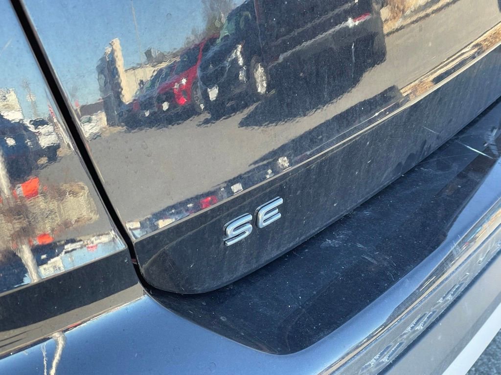 Certified 2025 Volkswagen Taos SE image 30