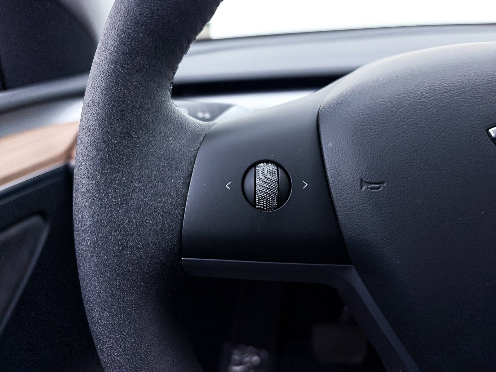 Used 2025 Tesla Model Y Long Range image 27