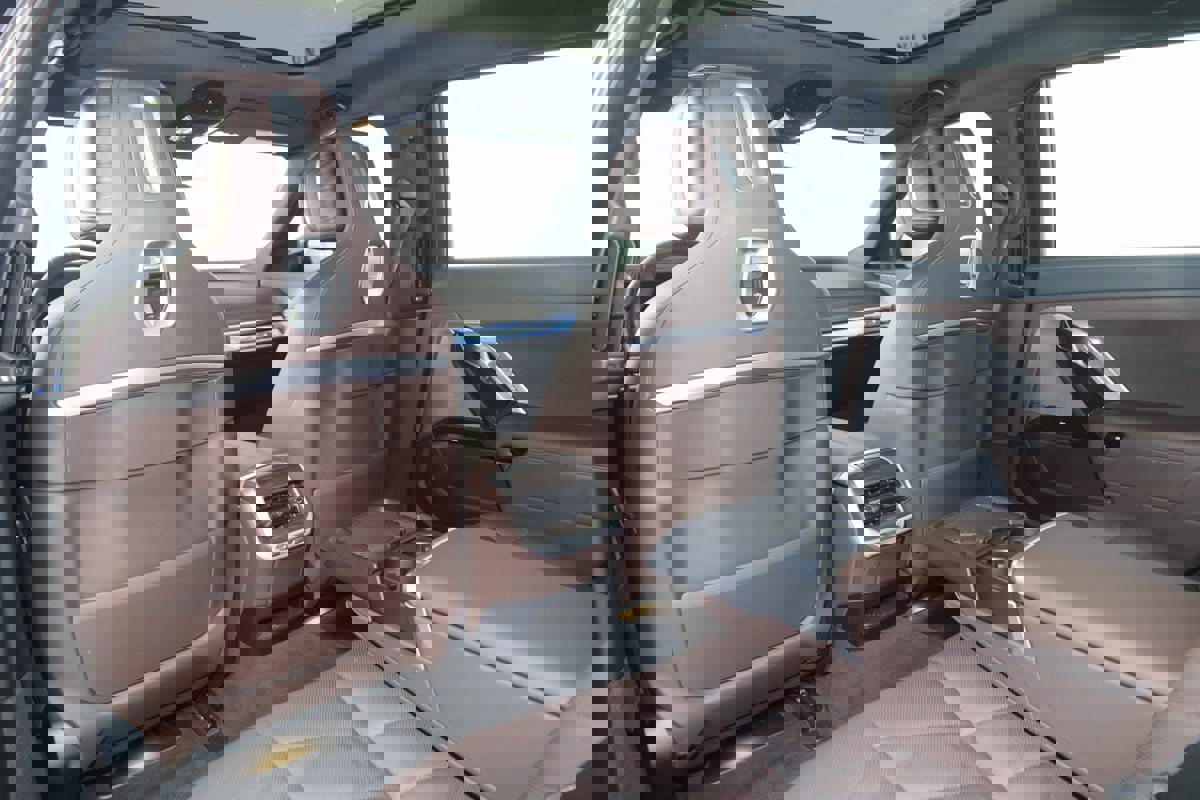 Used 2023 BMW 740i w/ Parking Assistance Package image 67