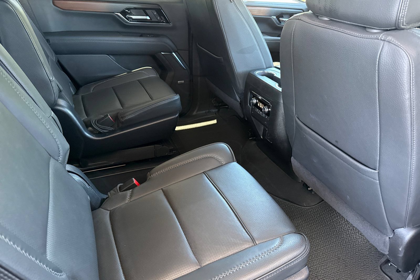 Used 2025 GMC Yukon Denali AWD/4WD image 25