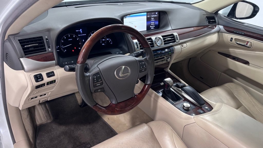 Used 2015 Lexus LS 460 AWD w/ Comfort Package image 9
