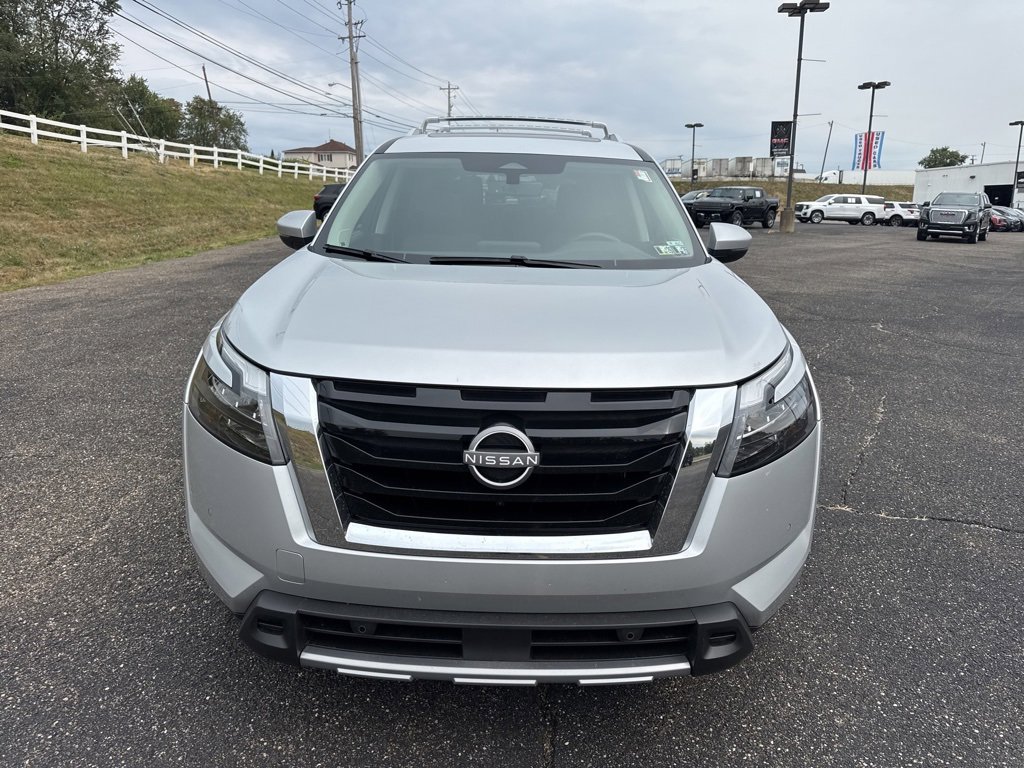 Used 2025 Nissan Pathfinder SL w/ SL Premium Package image 2