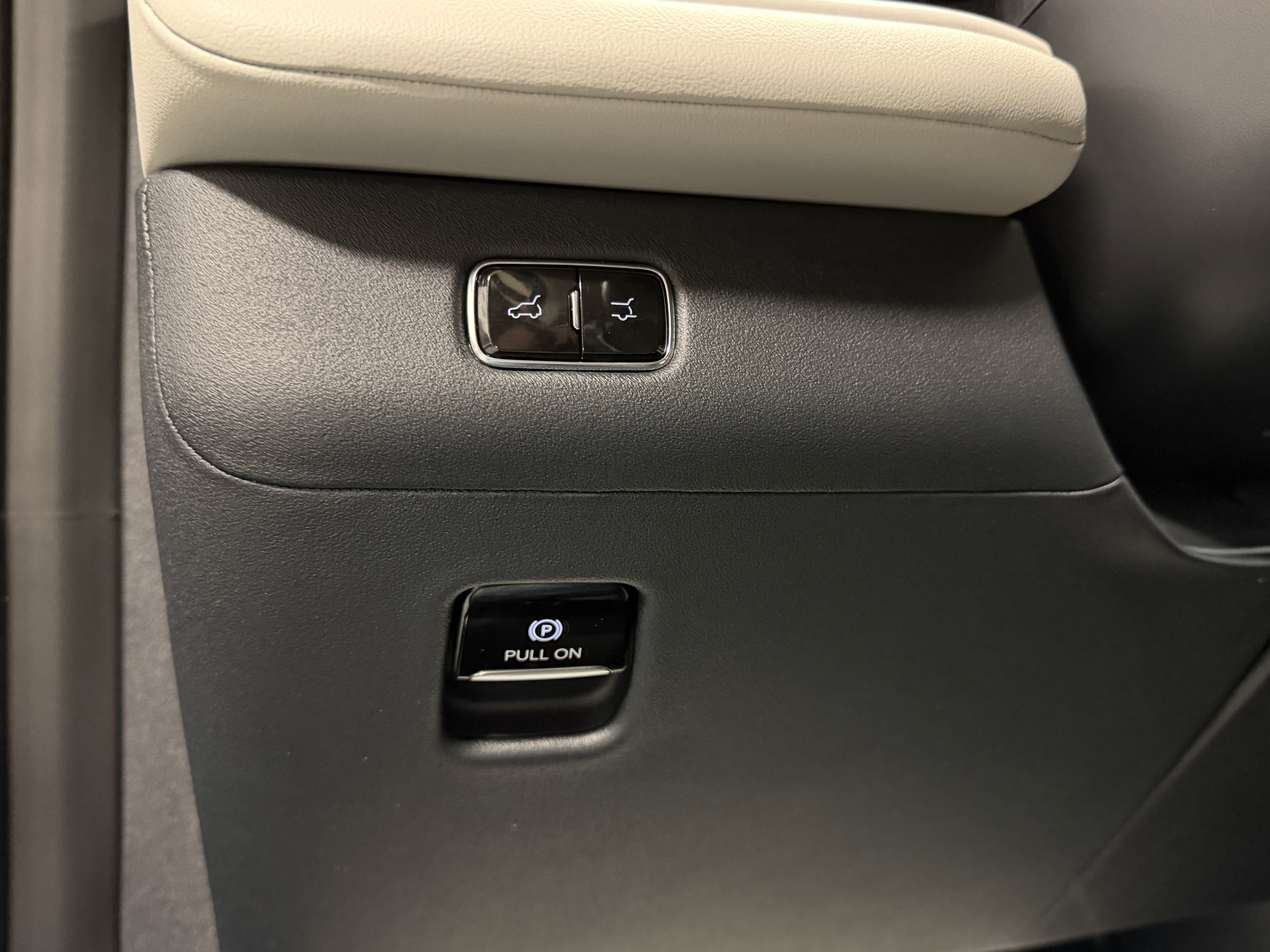 Used 2025 Lincoln Navigator Reserve image 23