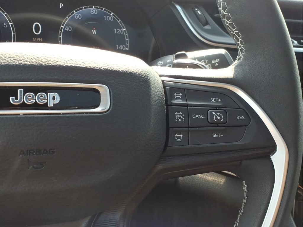 Used 2024 Jeep Grand Cherokee Laredo X w/ Luxury Tech Group I AWD/4WD image 8