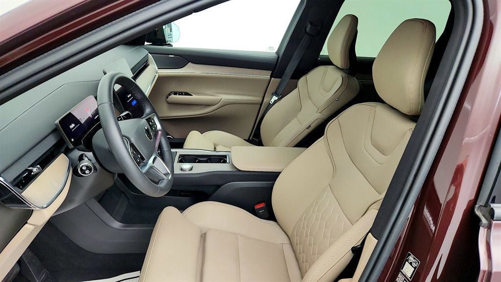 Used 2025 Volvo EX90 Plus AWD/4WD image 13