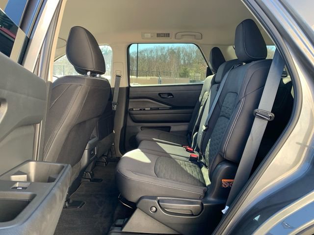 Used 2025 Nissan Pathfinder S image 17