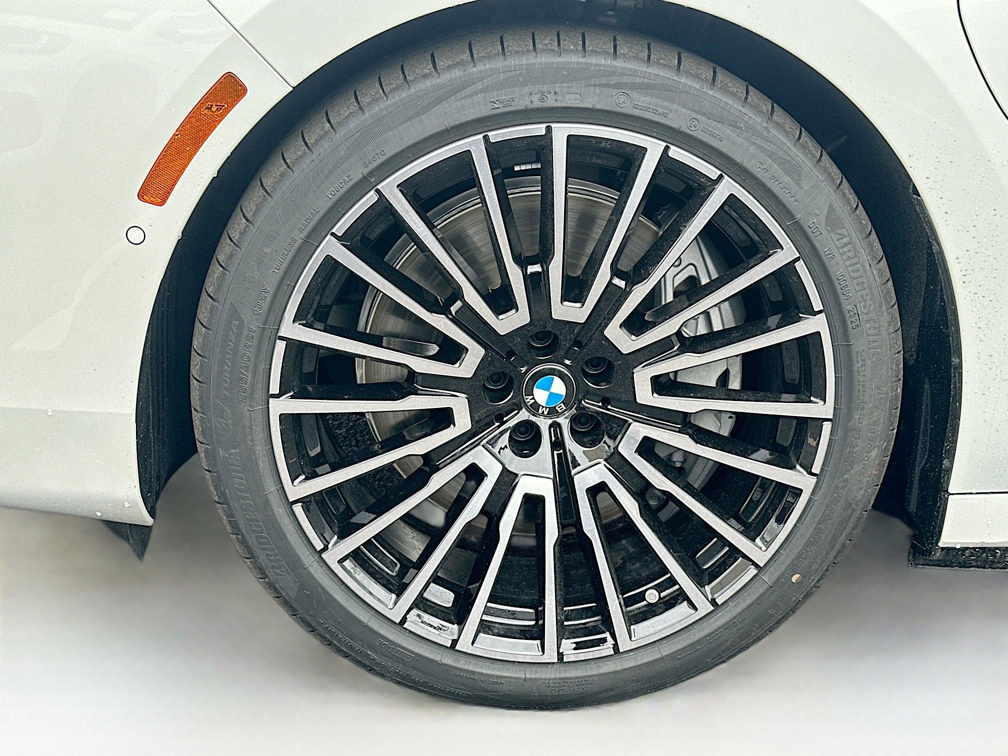 New 2026 BMW 750e xDrive w/ Premium Package image 27