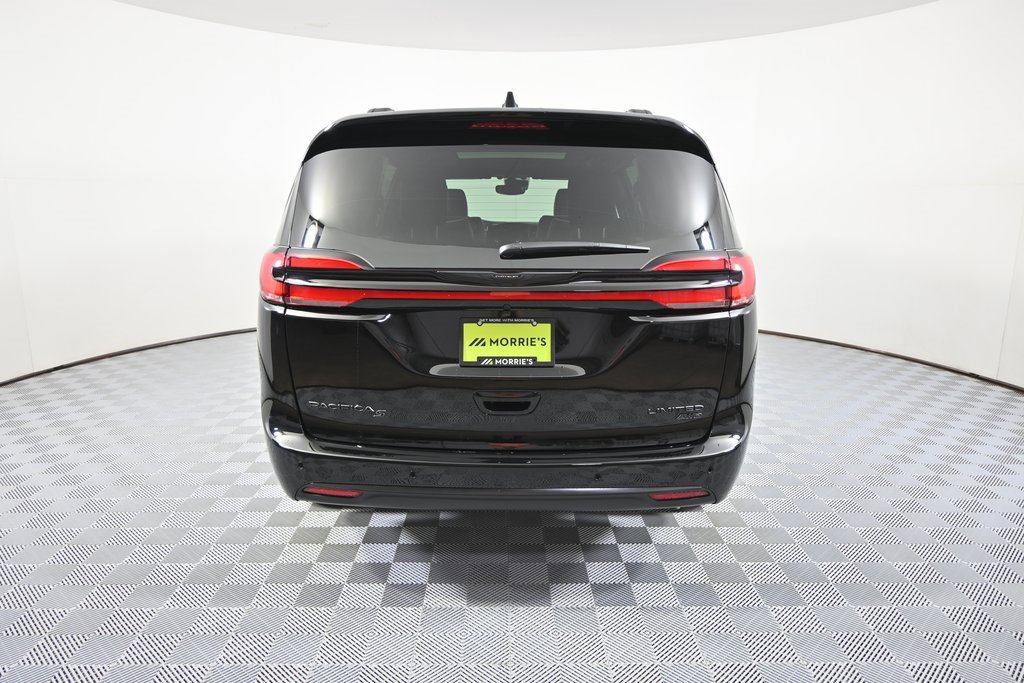 New 2026 Chrysler Pacifica Limited image 5
