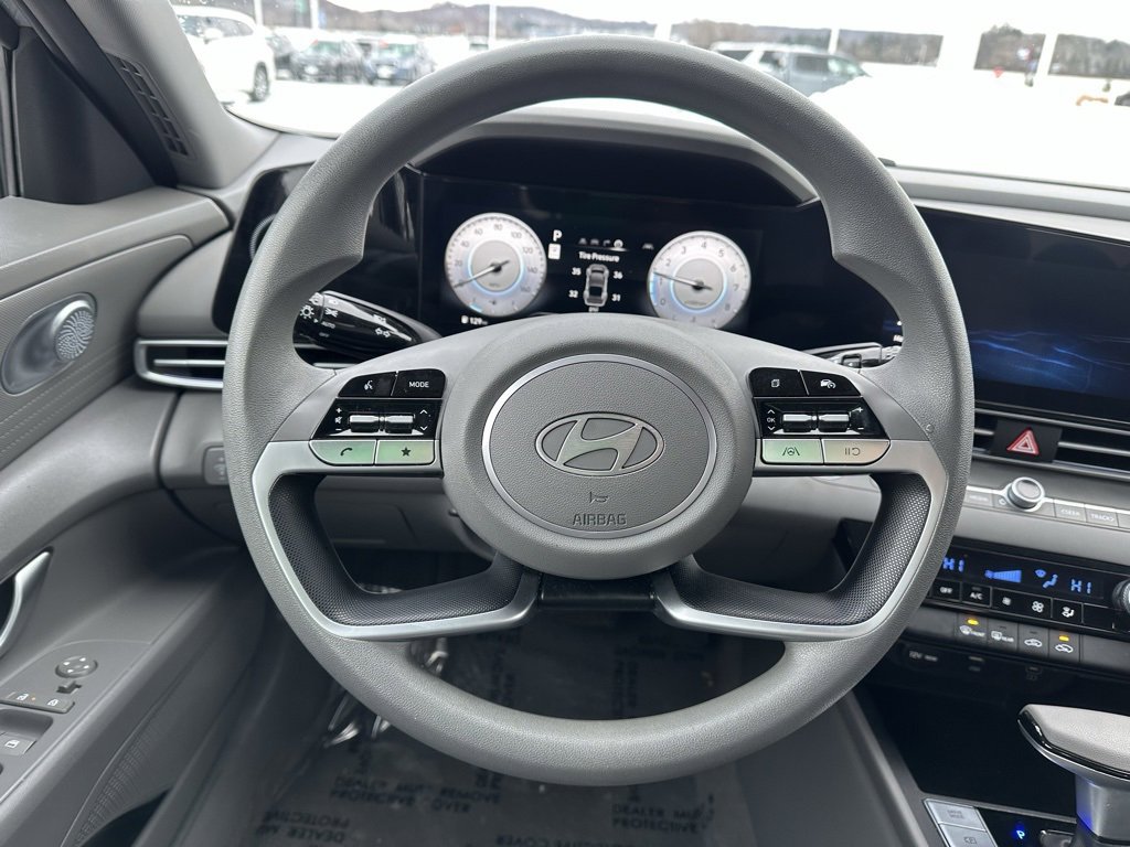 Used 2024 Hyundai Elantra SEL image 19