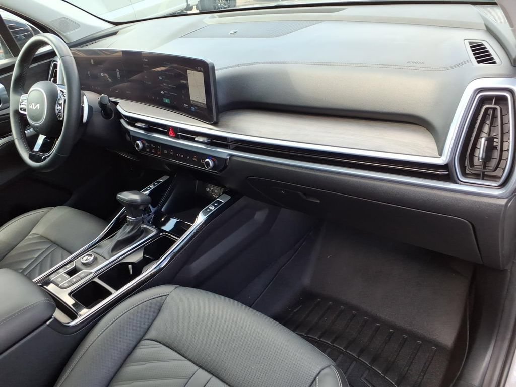 Used 2025 Kia Sorento SX AWD/4WD image 11