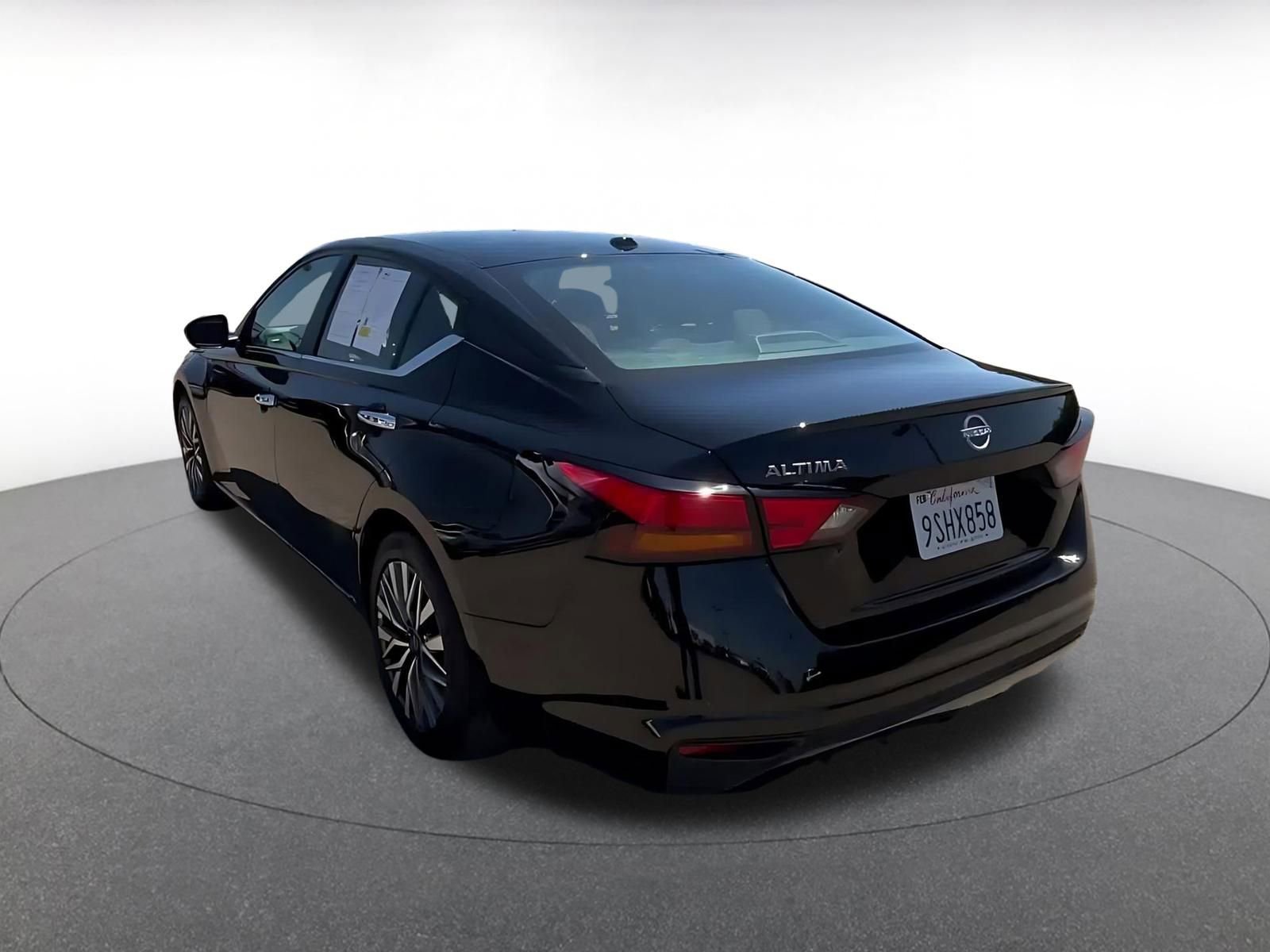 Used 2025 Nissan Altima 2.5 SV FWD image 11
