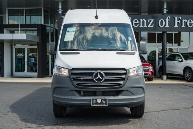 Used 2024 Mercedes-Benz Sprinter 2500 image 2