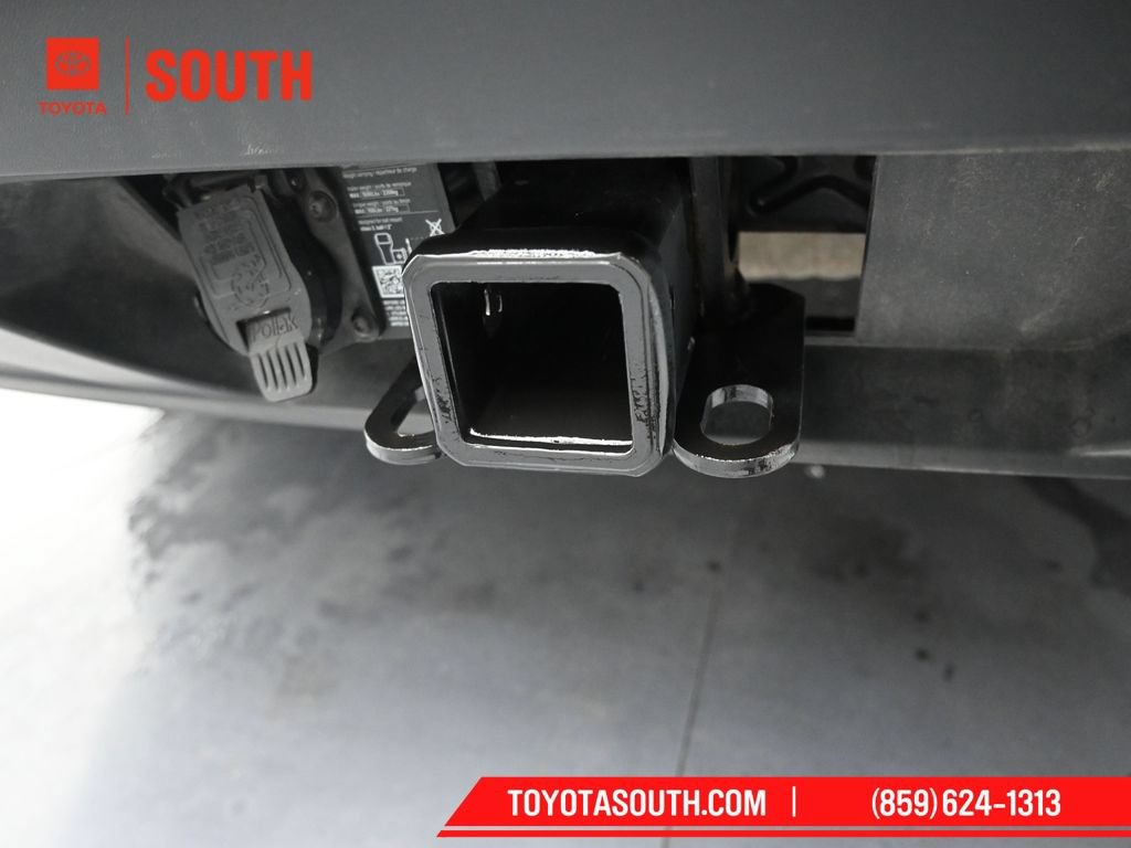 Used 2024 Volkswagen Atlas Cross Sport SE FWD image 40