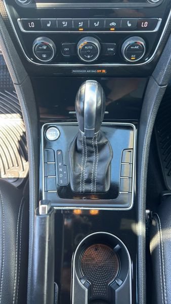Used 2018 Volkswagen Passat 3.6 FWD image 24