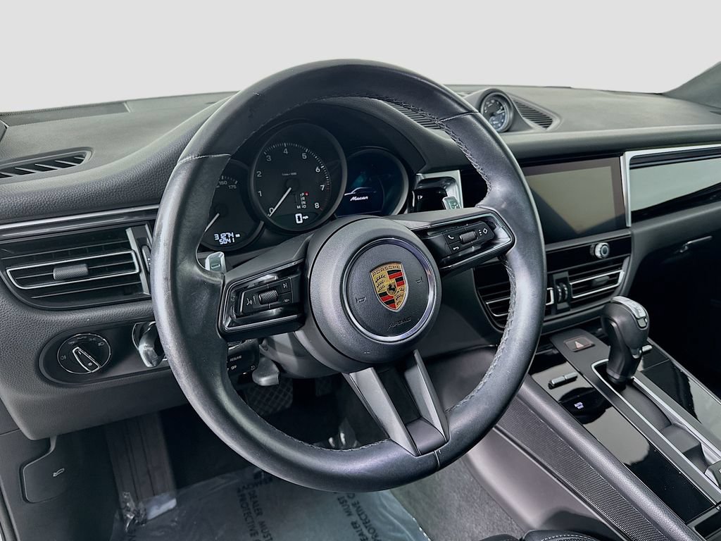 Certified 2022 Porsche Macan AWD/4WD image 12