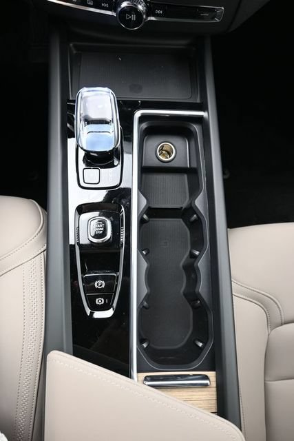 New 2026 Volvo XC60 B5 Plus w/ Protection Package Premier AWD/4WD image 12