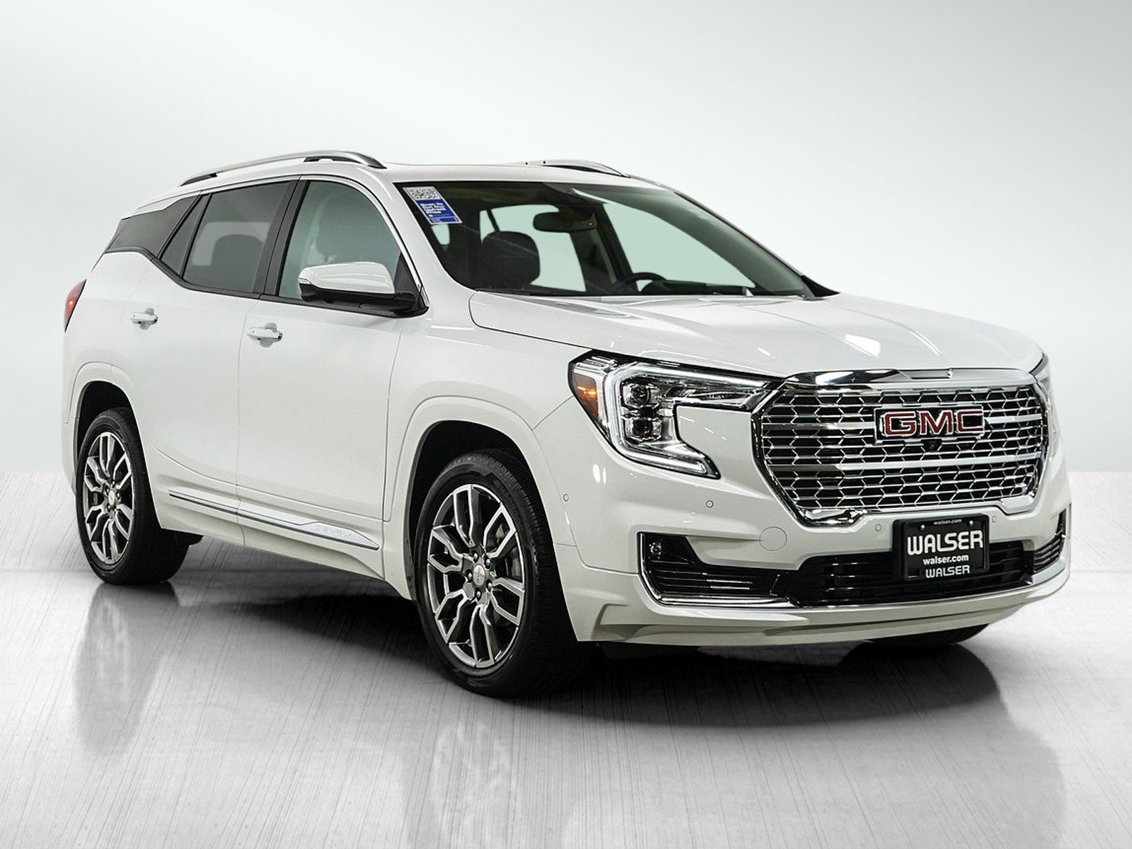 Used 2024 GMC Terrain Denali w/ Denali Premium Package AWD/4WD image 7