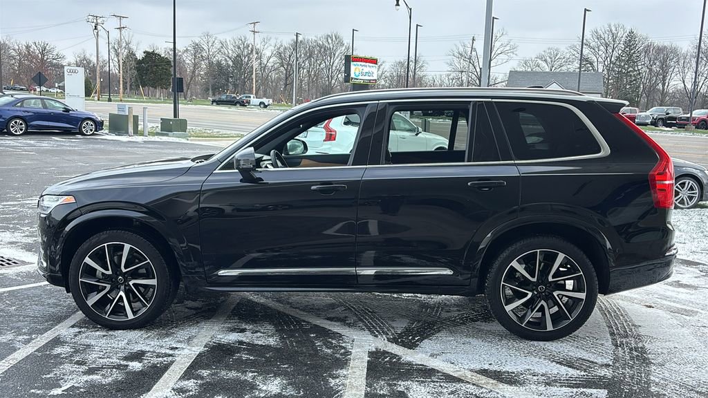 Used 2024 Volvo XC90 B6 Plus image 3