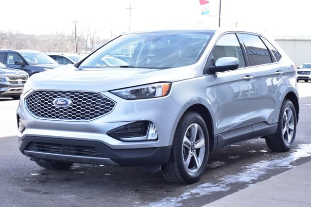 Used 2024 Ford Edge SEL w/ Convenience Package image 9