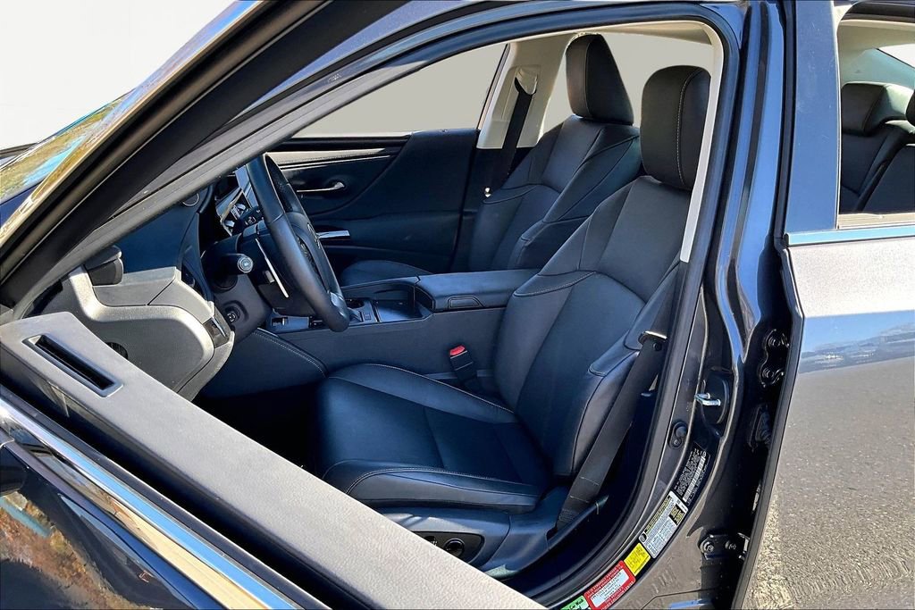 Used 2024 Lexus ES 350 w/ Premium Package image 17
