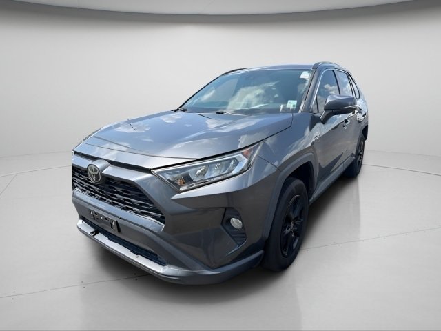 Used 2020 Toyota RAV4 XLE AWD/4WD image 2