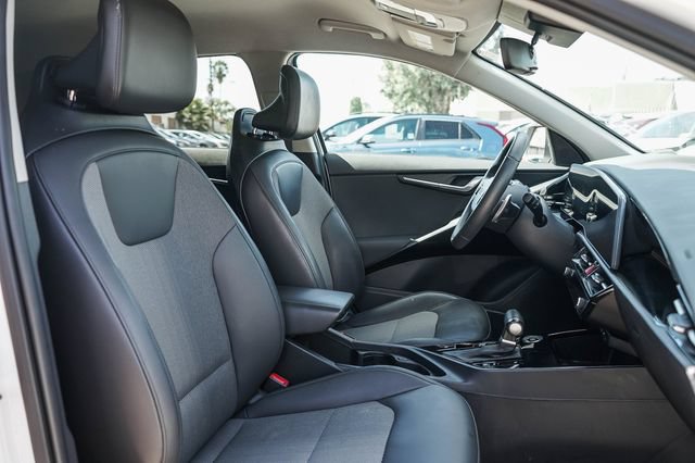 Certified 2025 Kia Niro EX FWD image 17