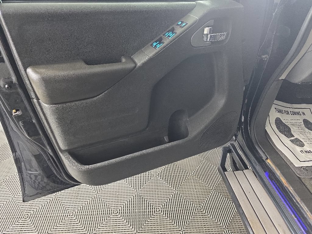 Used 2017 Nissan Frontier PRO-4X AWD/4WD image 8