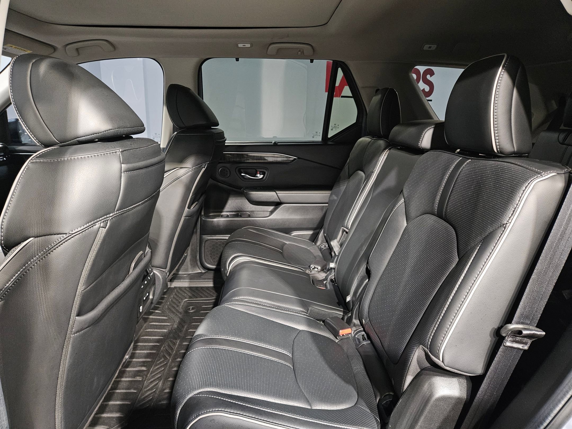 Used 2024 Honda Pilot Elite image 36