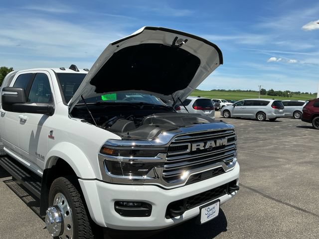 New 2026 RAM 5500 4x4 Crew Cab w/ Laramie Trim Package image 11