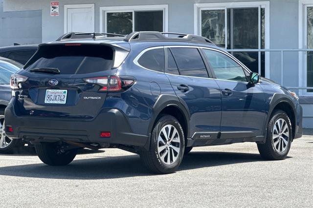 Used 2023 Subaru Outback Premium w/ Popular Package #1 AWD/4WD image 3